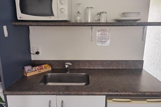 Access Queen Studio kitchenette